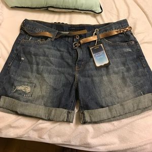 Levi's boyfriend short