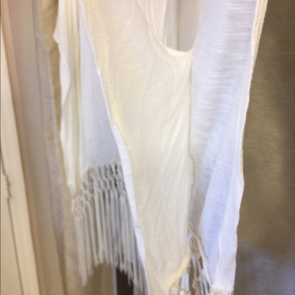 YOUARENOTALONE Boho top with fringe - Picture 8 of 8