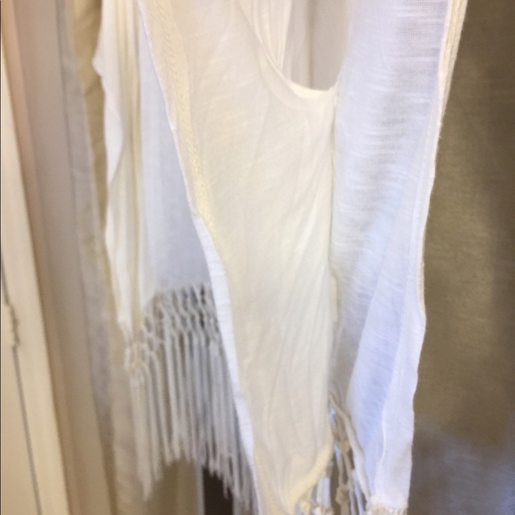 YOUARENOTALONE Boho top with fringe - Picture 8 of 8