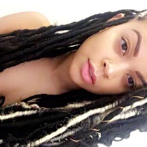 Meet your Posher, Ahvia