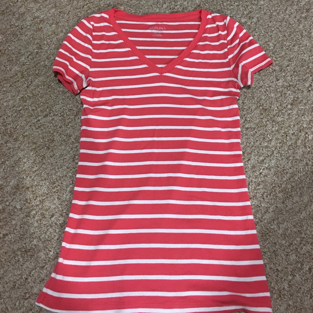 Striped V-neck shirt.