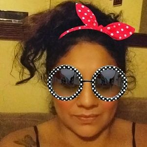 Meet your Posher, Roxana