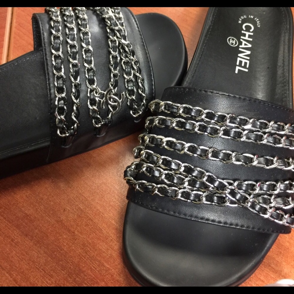 Black chain slides