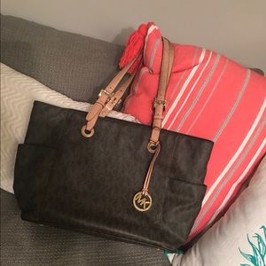 Michael Kors Jet Set Tote