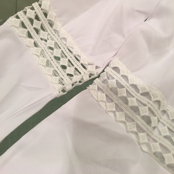 ✨LAST ONE LEFT!!! White Bell Sleeved Romper✨ - Picture 6 of 7