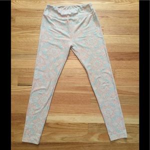 EUC LuLaRoe Leggings One Size Pastel floral print
