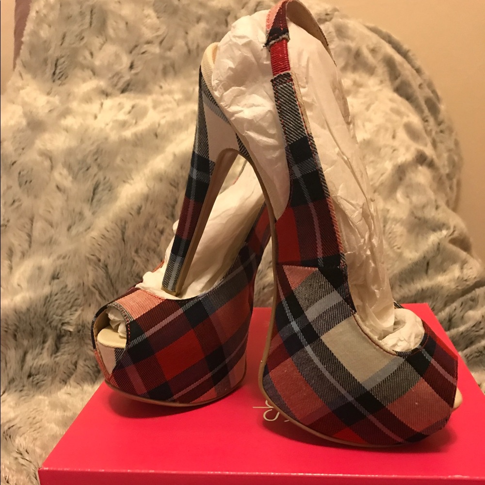 Shoes - Picture 2 of 3