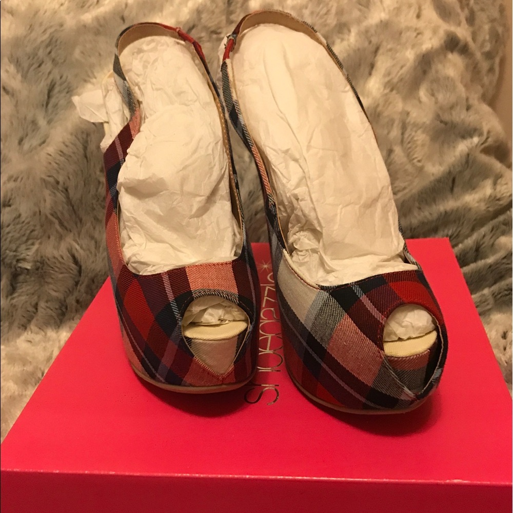 Shoes - Picture 3 of 3