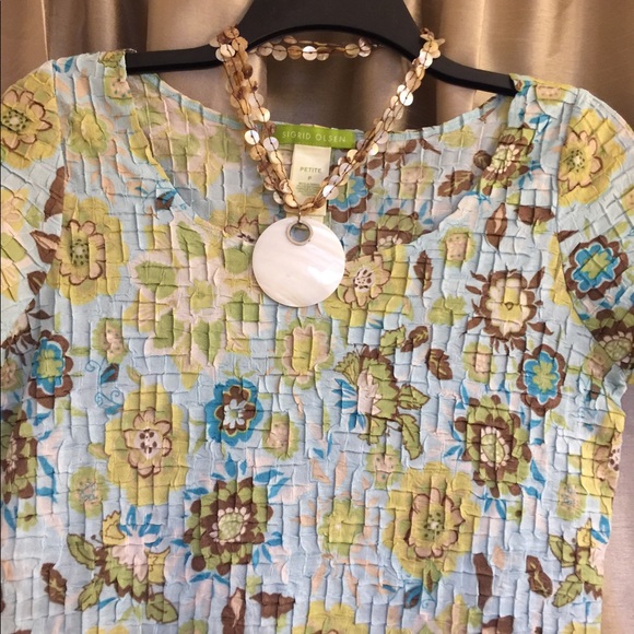 Sigrid Olsen top with flowers - Picture 2 of 7