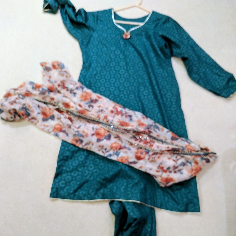 Pakistani Indian Shalwar Kameez M-L Size Hunter