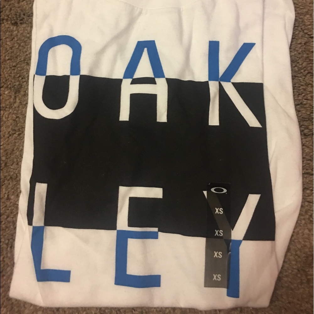 Oakley t-shirt