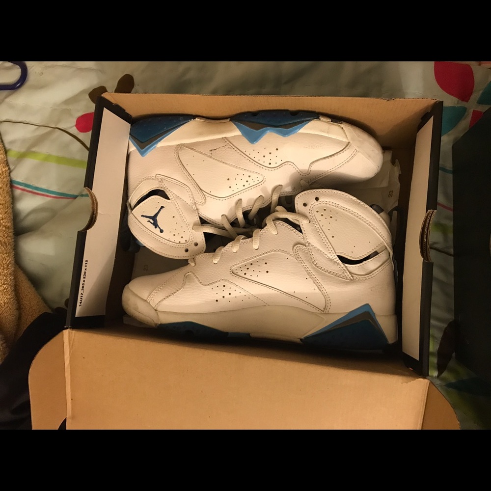 FRENCH BLUE JORDAN 7s size 7Y