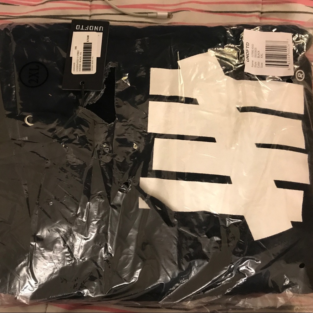 UNDEFEATED STRIKE HOODIE