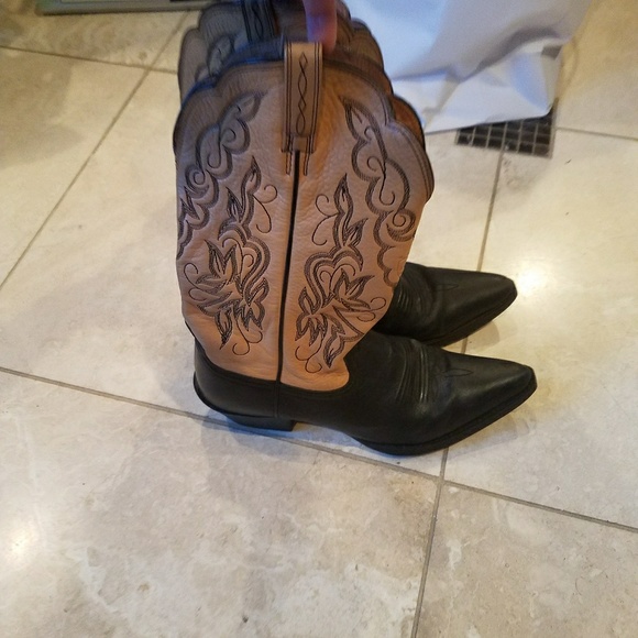 Ariat cowboy boots size 7.5, genuine leather - Picture 2 of 4