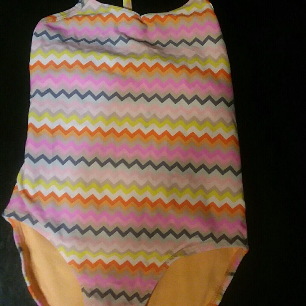 Little girl's bathing suit