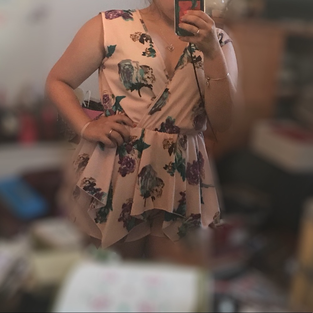 Floral Romper 🌺 - Picture 4 of 4