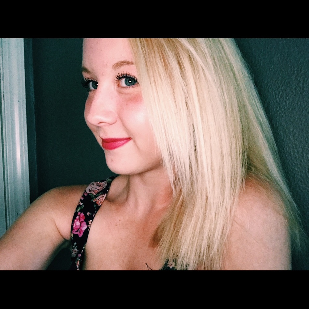 Meet your Posher, Kayla