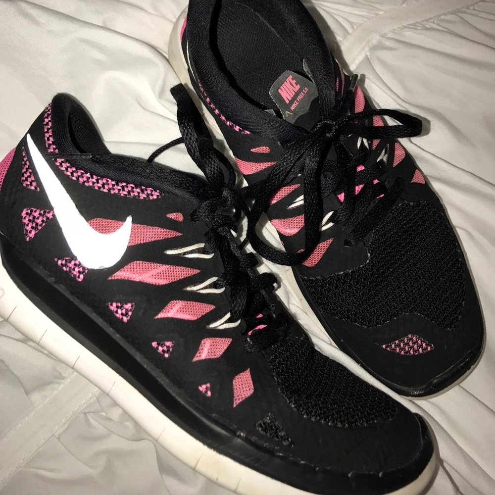 Nike free run black white and pink 4Y
