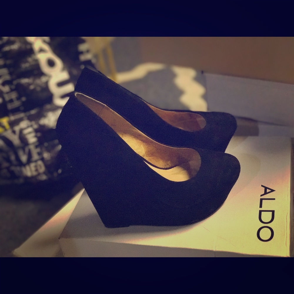 Wedges /gently used / black nubuck