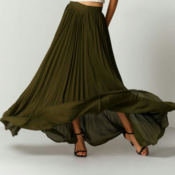 📣LAST ONE📣🌿OLIVE PLEATED MAXI SKIRT🌿 - Picture 2 of 7