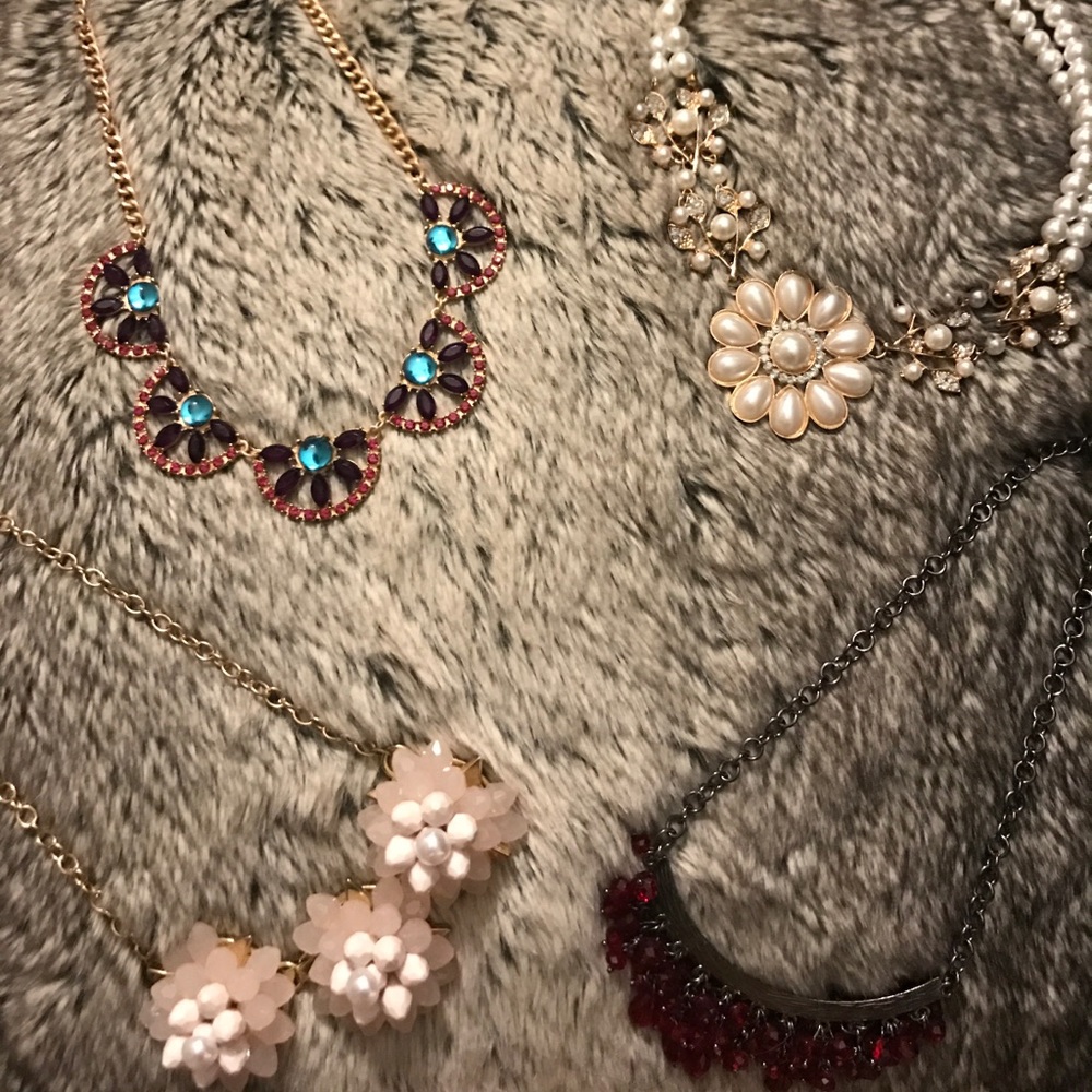Short statement necklace lot