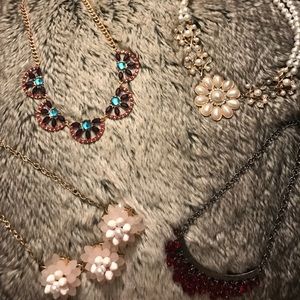 Short statement necklace lot