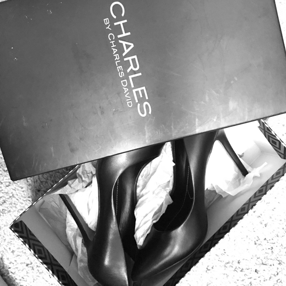 Charles David Black Pointed Toe Heel