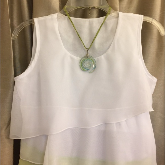 Pretty layered blouse 👚 - Picture 2 of 6