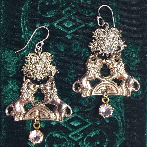 Assemblage Strength Of Two Lions Dangle Earrings - Picture 2 of 9