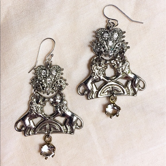 Assemblage Strength Of Two Lions Dangle Earrings - Picture 3 of 9