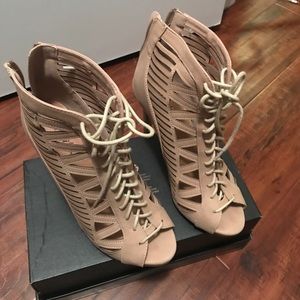 Paprika!! Laced Heels.