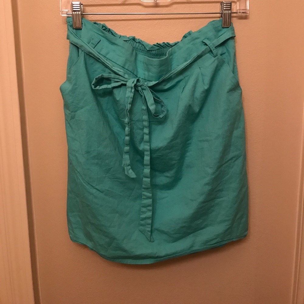 cute aqua skirt!