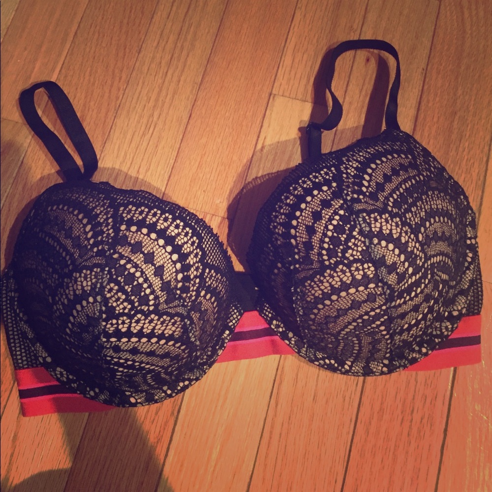 NWOT Victoria's Secret bra