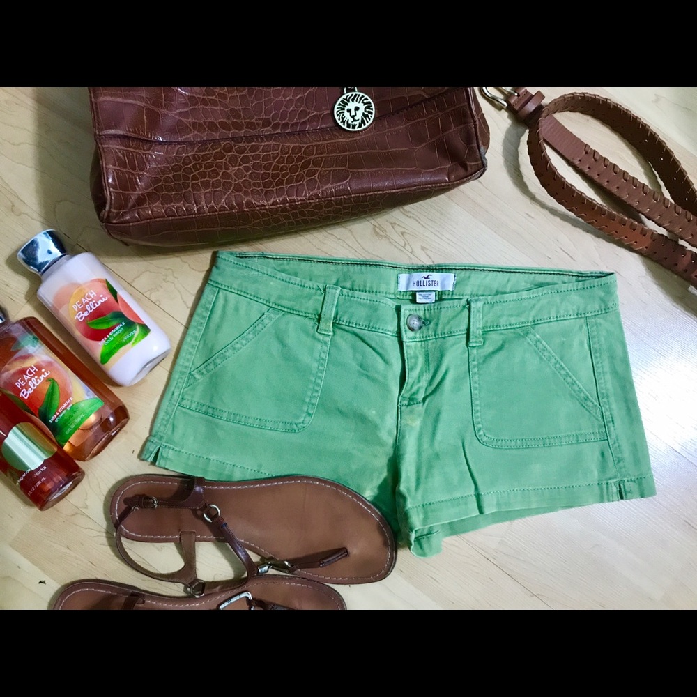 🌟GREEN BOOTY SHORTS HOLLISTER