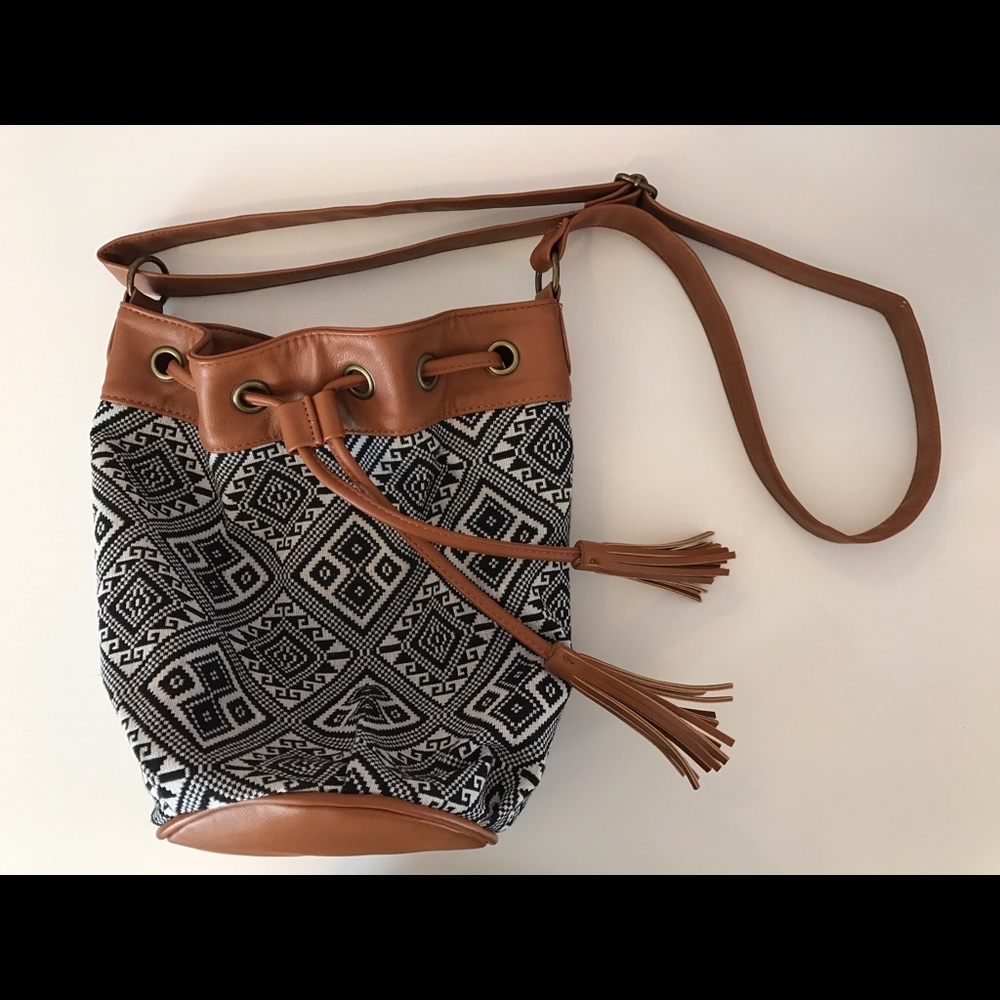 Crossbody synch bag Black and Brown.