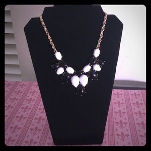 🍌Banana Republic black and white necklace!NWOT