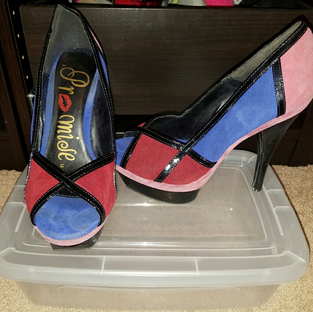 Color blocked pumps