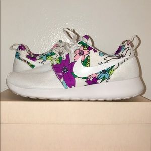 Nike Floral Rosche