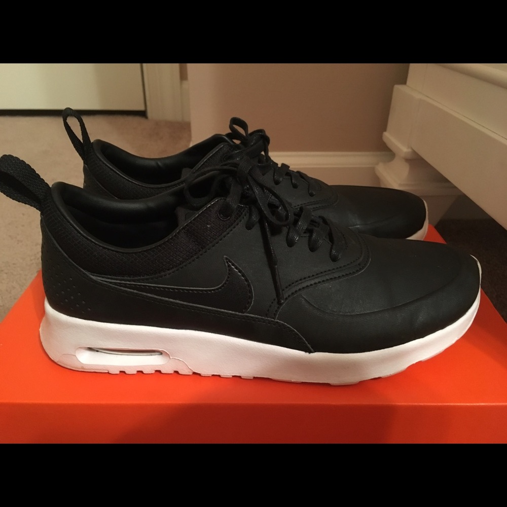 Nike Air Max Thea Sneakers 👟