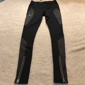 Under Armour legging with elastic waist band