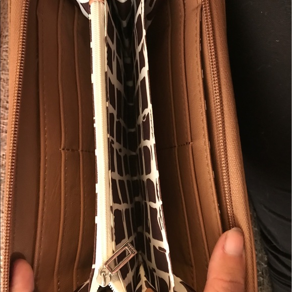 Brown Guess wallet - Picture 3 of 3
