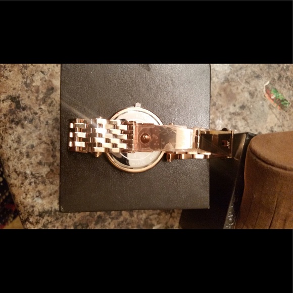 Mk watch main image 4