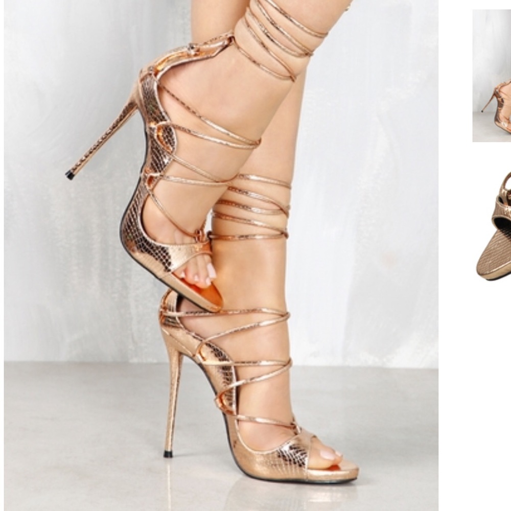 💥LOOKING FOR THIS SIZE 71/2💥