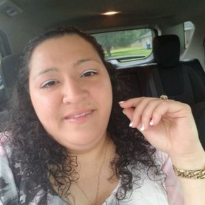 Meet your Posher, Holly sanchez