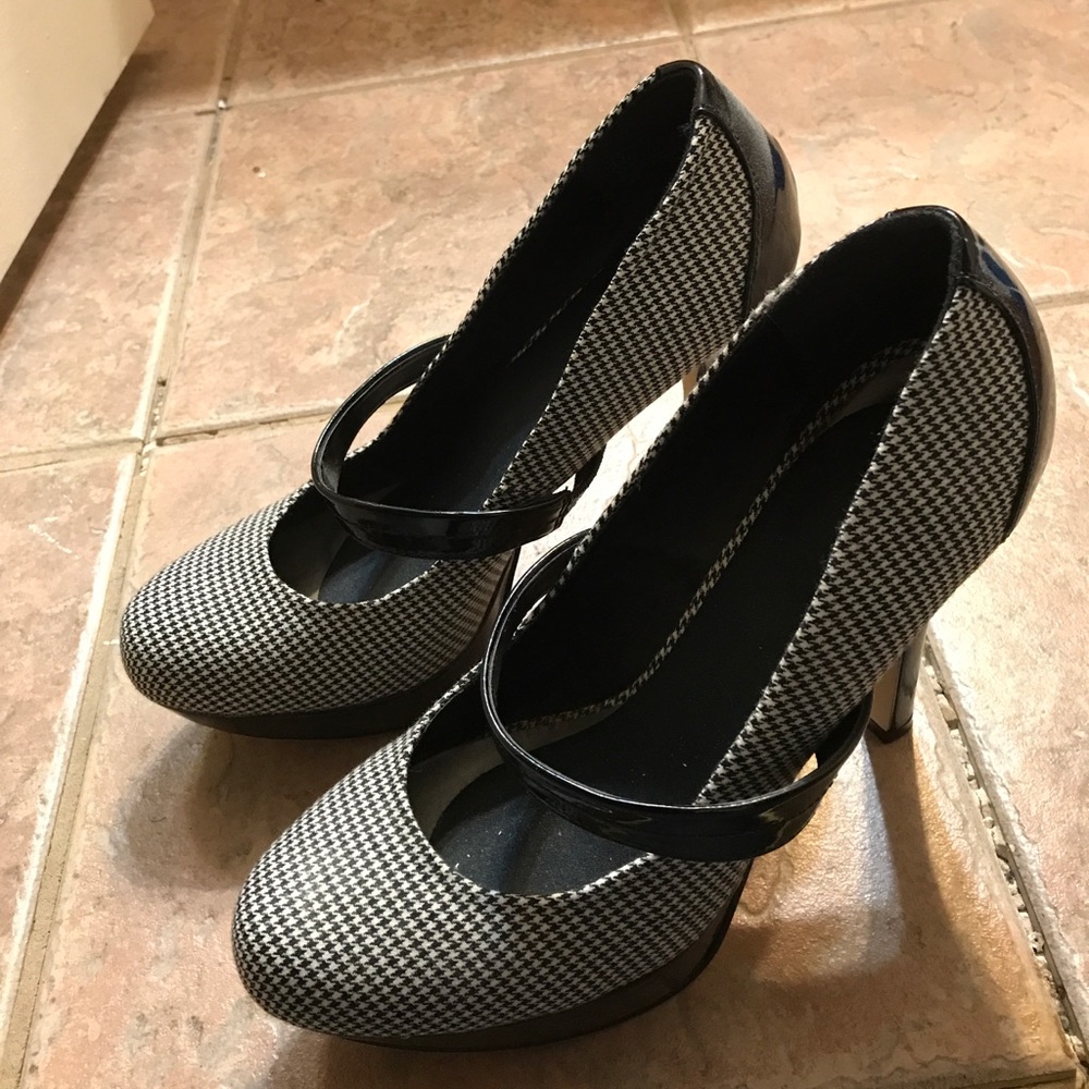 Houndstooth Heels With Strap