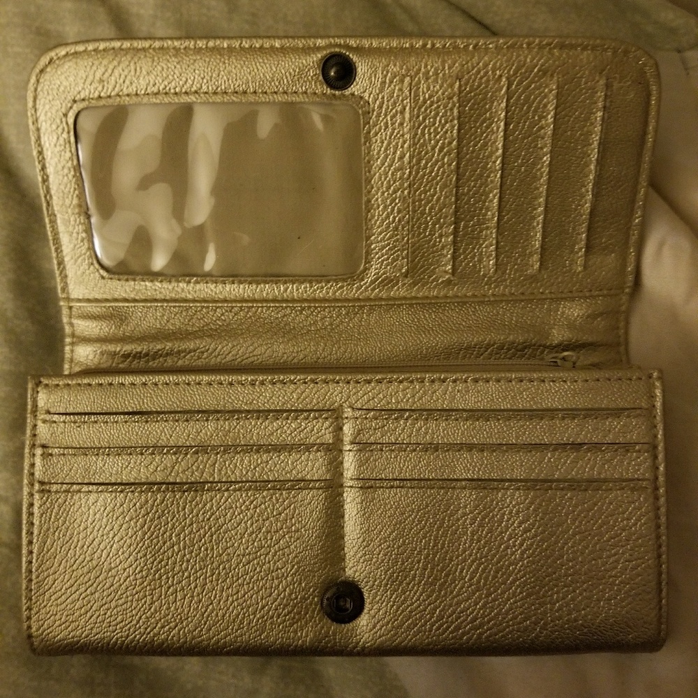 🚫SOLD🚫 Roxy Wallet - Picture 2 of 3