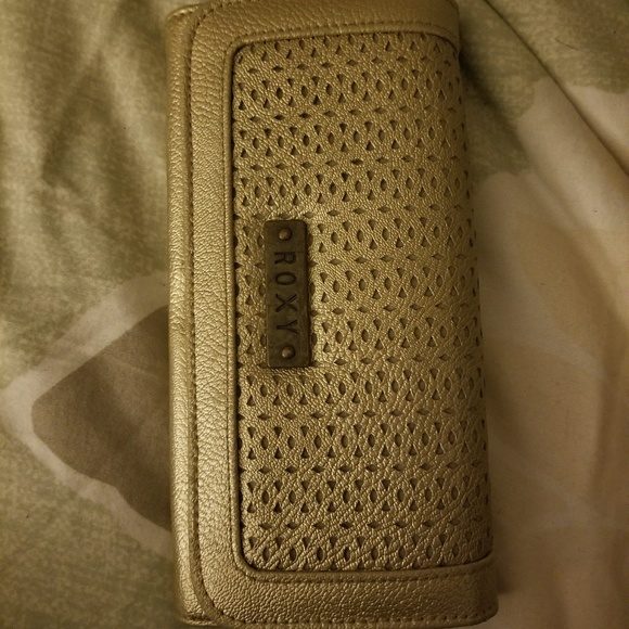 🚫SOLD🚫 Roxy Wallet - Picture 1 of 3