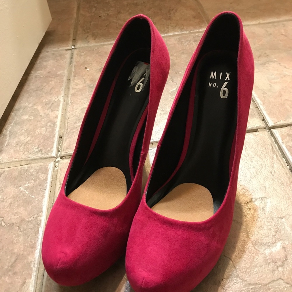 NWOT Faux Suede Heels