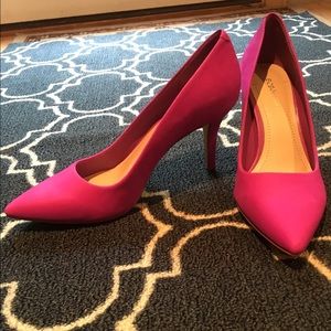 LIKE NEW Fuschia BCBG Heels!