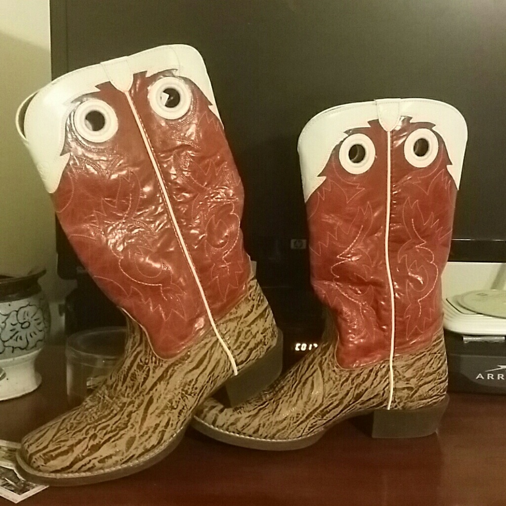 Ariat red brown and white cowboy boots6Y/ 7 women